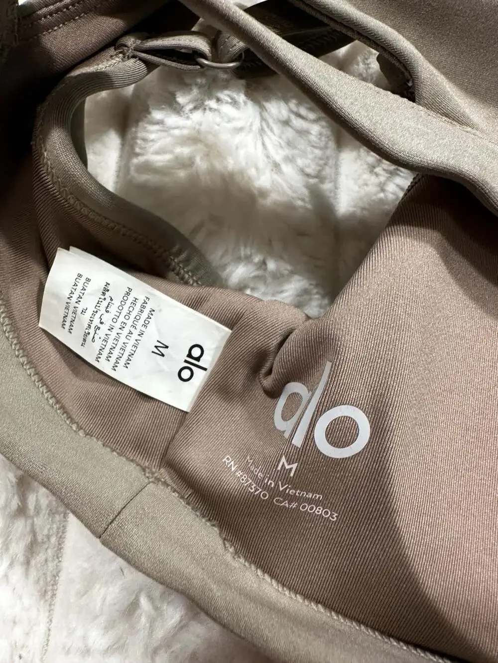 ALO Yoga size gravel